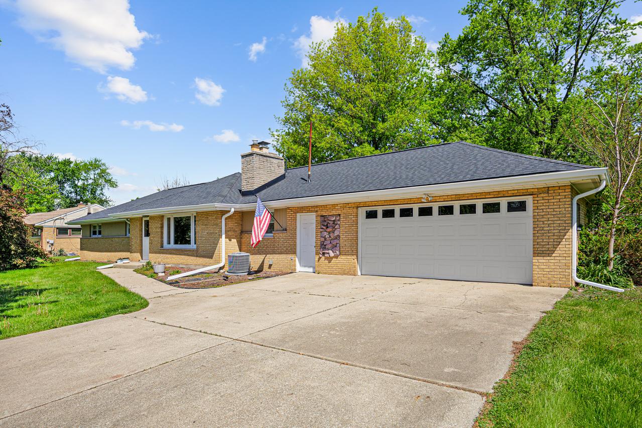 3256 Otto St., Lansing, IL 60438