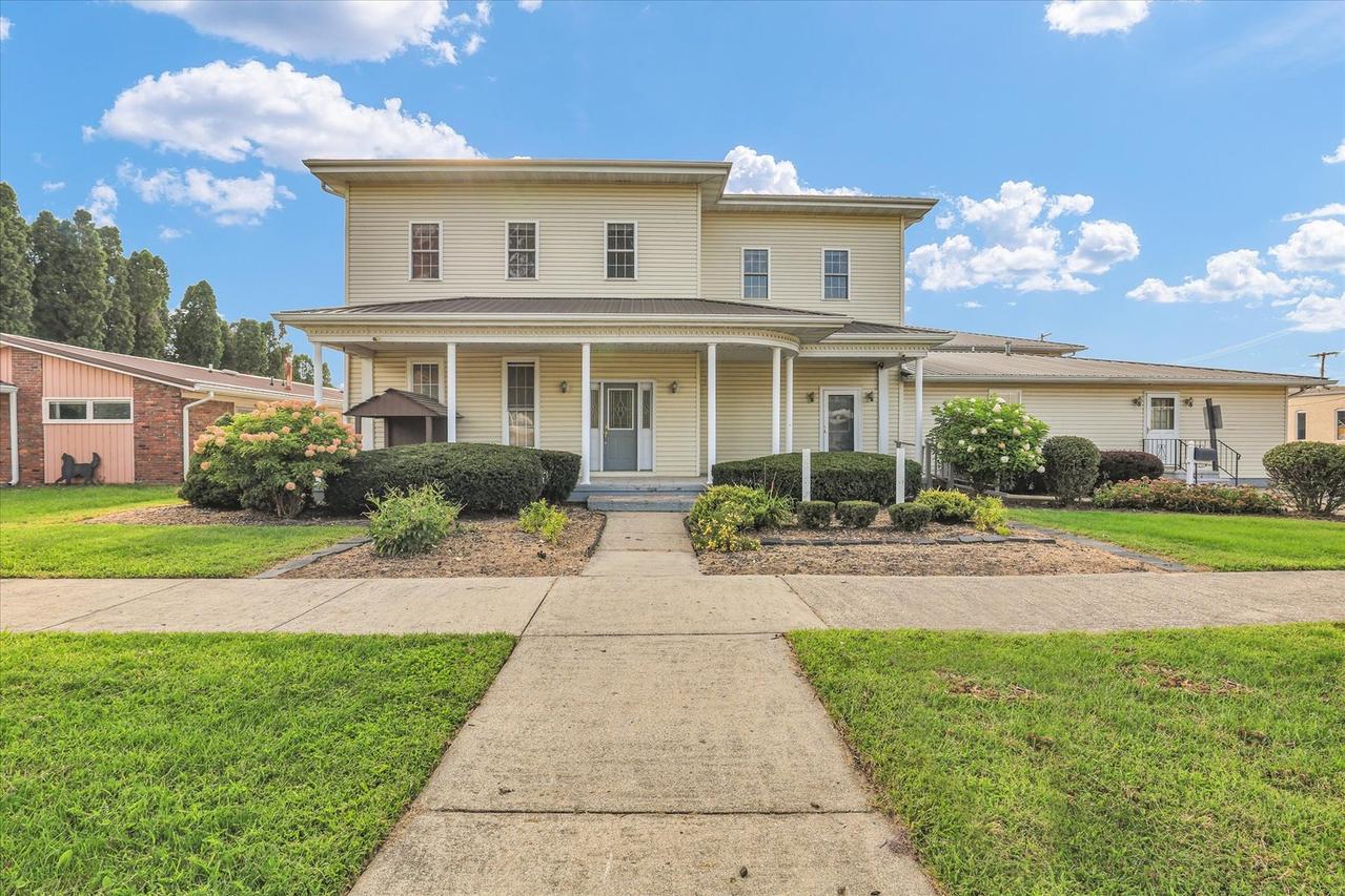 120 S Locust St., Arcola, IL 61910