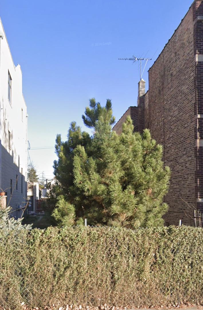 3713 S Damen Ave., Chicago, IL 60609