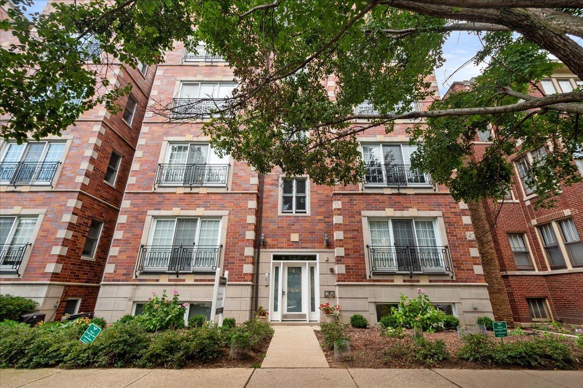 608 Hinman Ave. #4N, Evanston, IL 60202