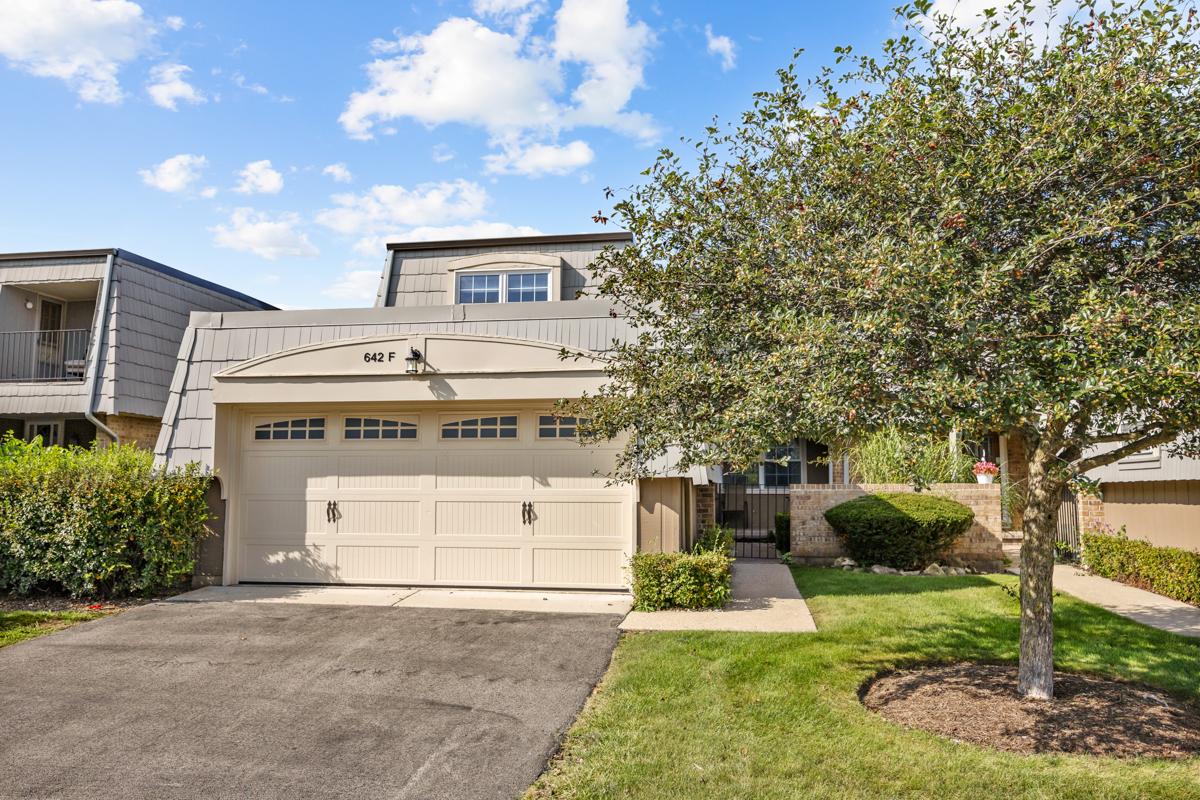 642 Burgundy Ct. #F, Elk Grove Village, IL 60007