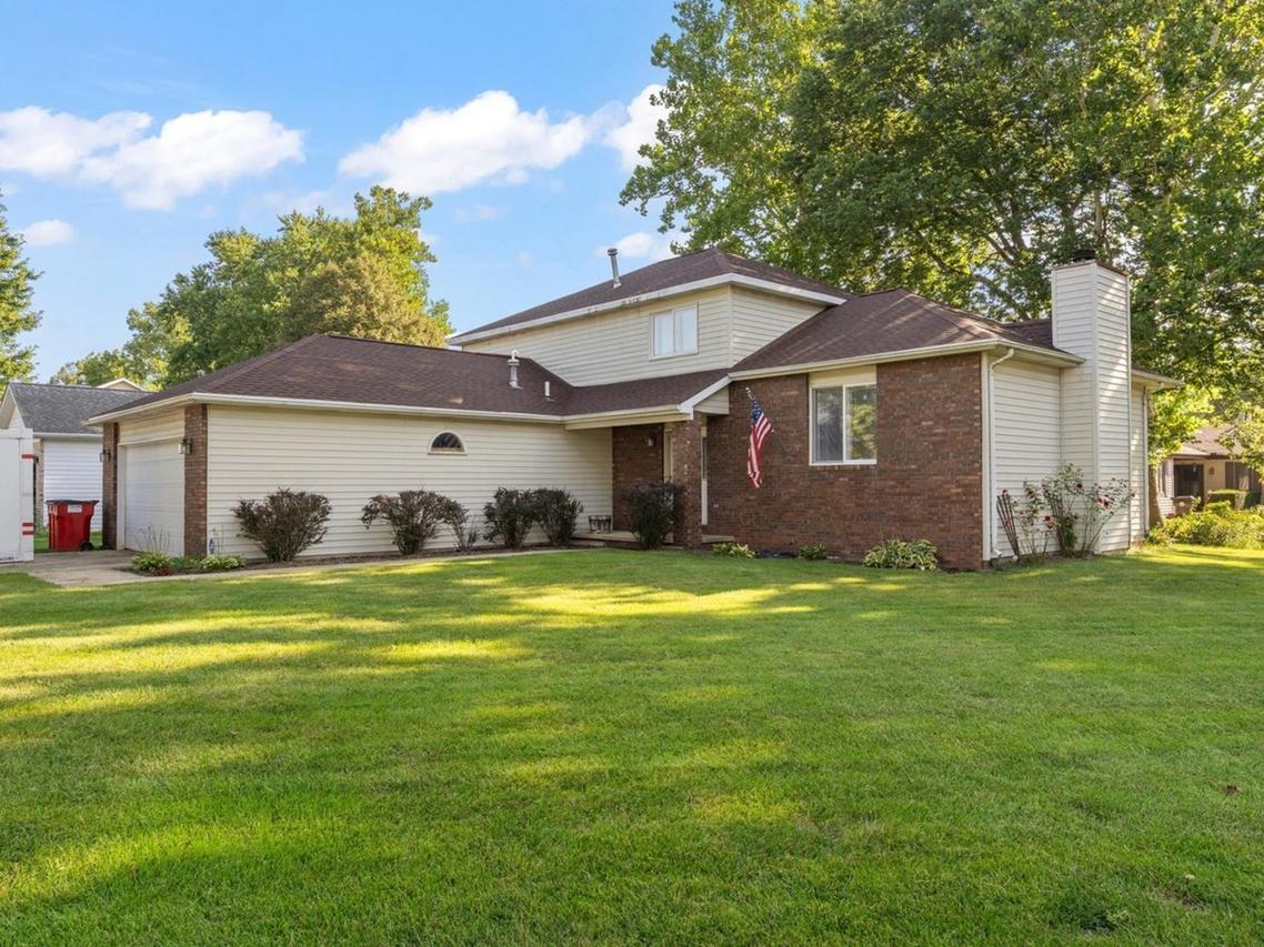 1708 Oak Park Dr., Champaign, IL 61822