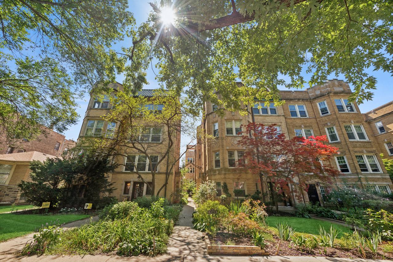 1345 W Greenleaf Ave. #3S, Chicago, IL 60626