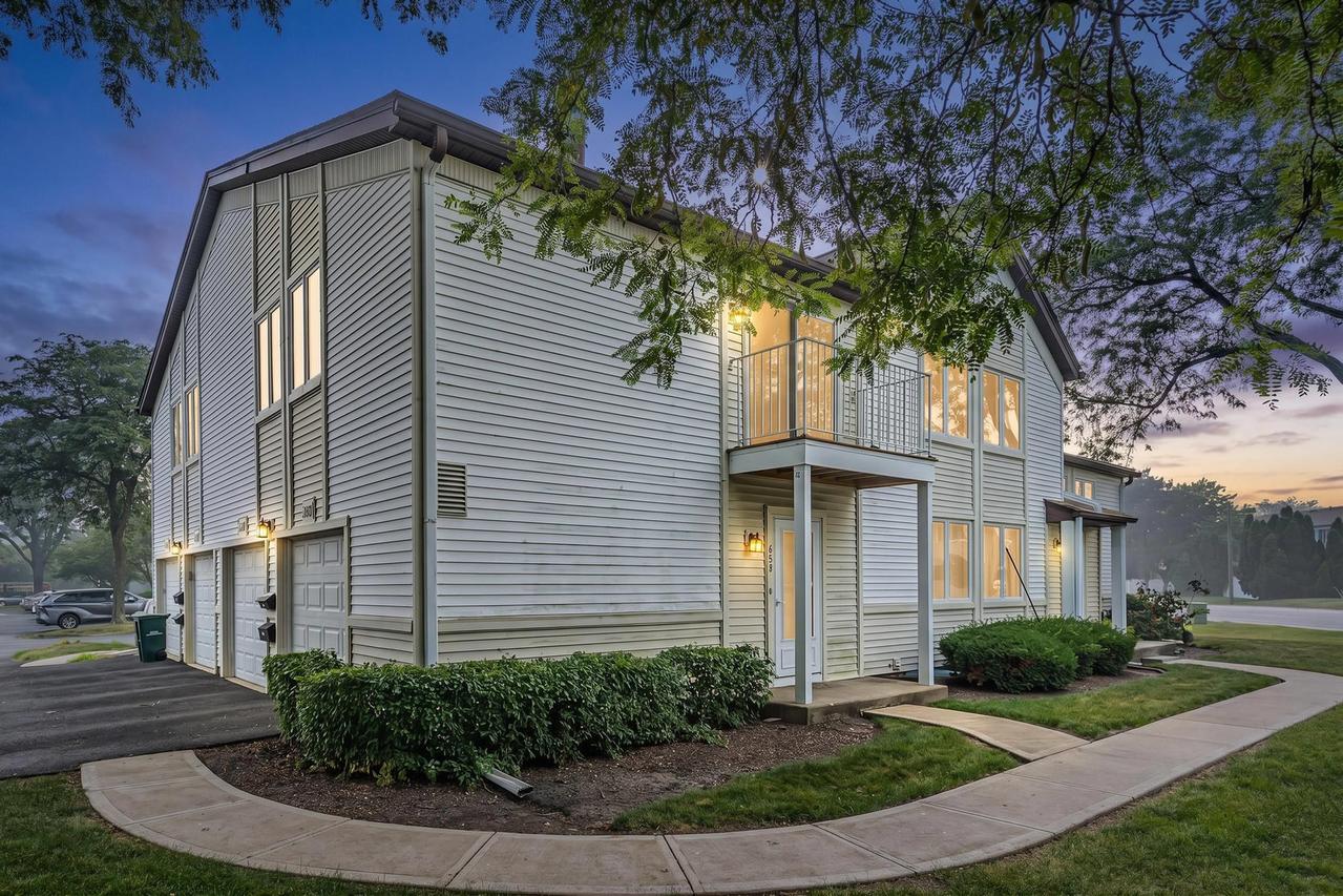 608 Inverrary Ln., Deerfield, IL 60015