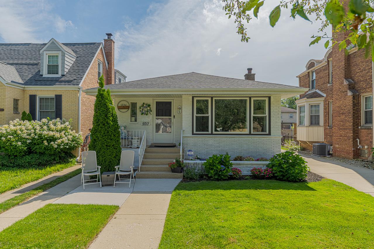 9717 S Springfield Ave., Evergreen Park, IL 60805