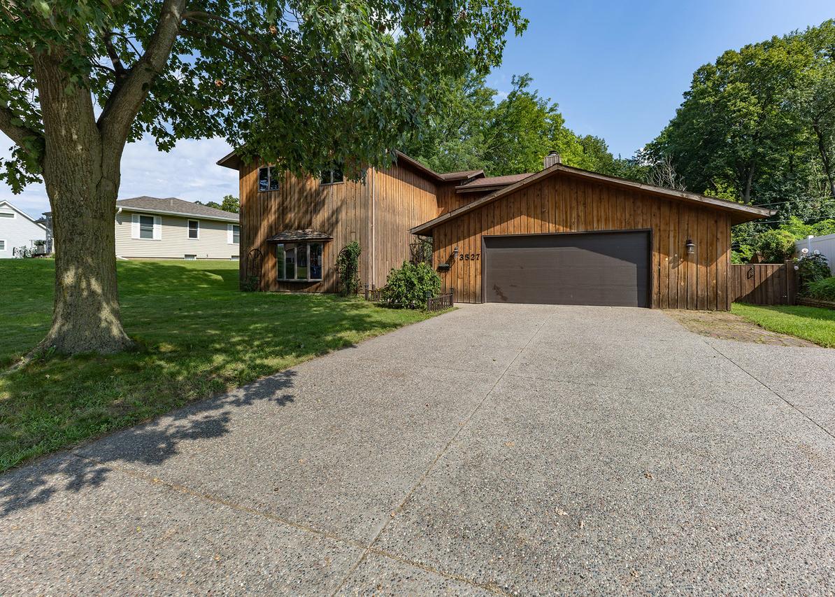 3527 12th Ave., Moline, IL 61265