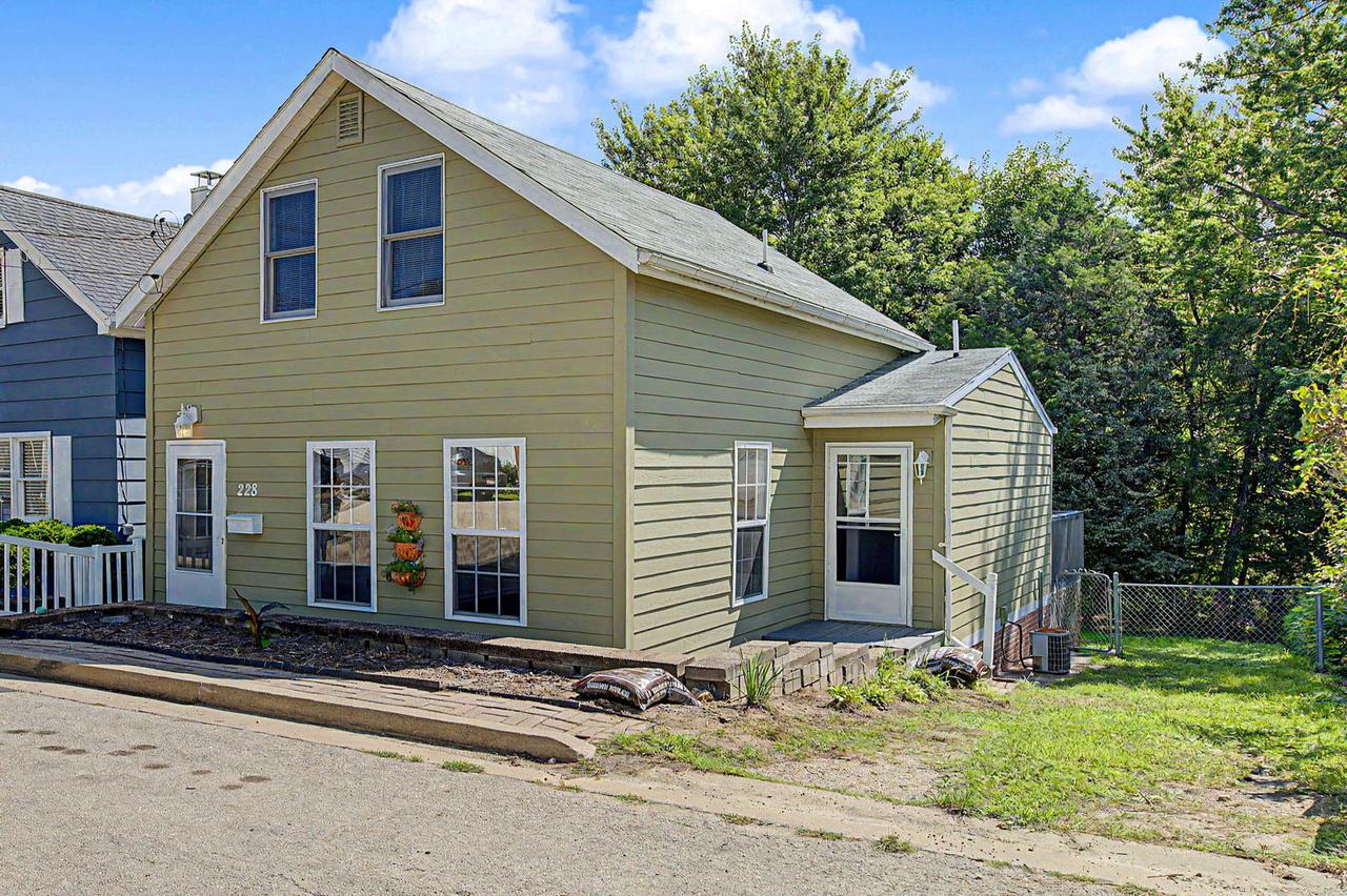228 Poplar Ave., Galena, IL 61036