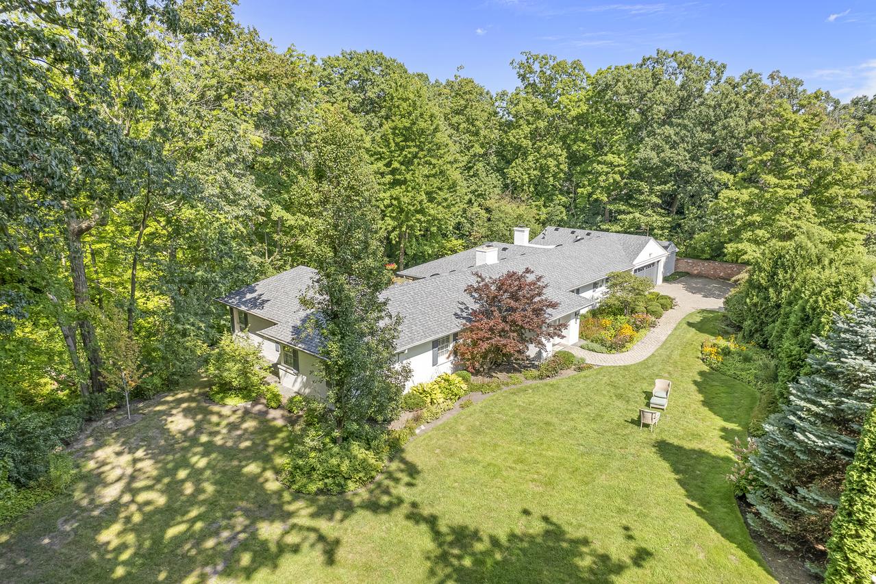 1020 E Westleigh Rd., Lake Forest, IL 60045