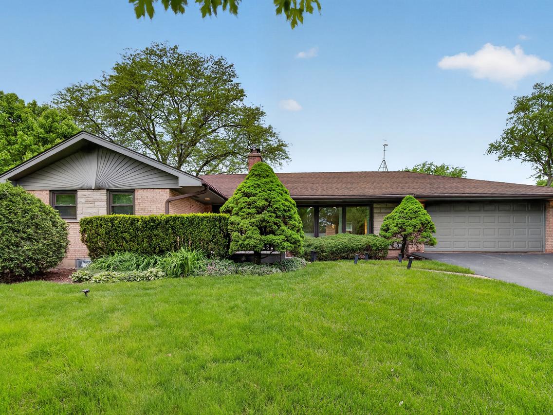 516 Eldon Pl., Downers Grove, IL 60516
