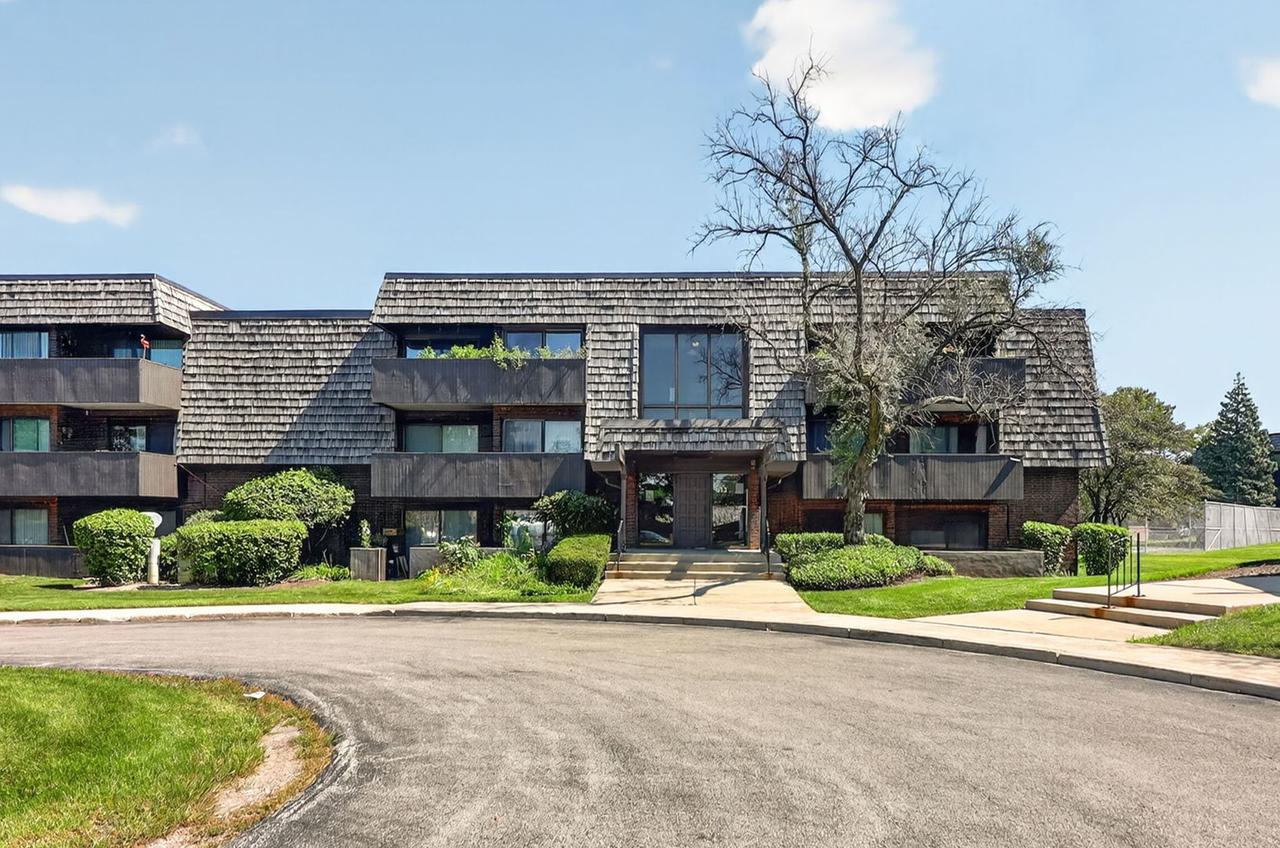 513 Timber Ridge Dr. #105C, Carol Stream, IL 60188