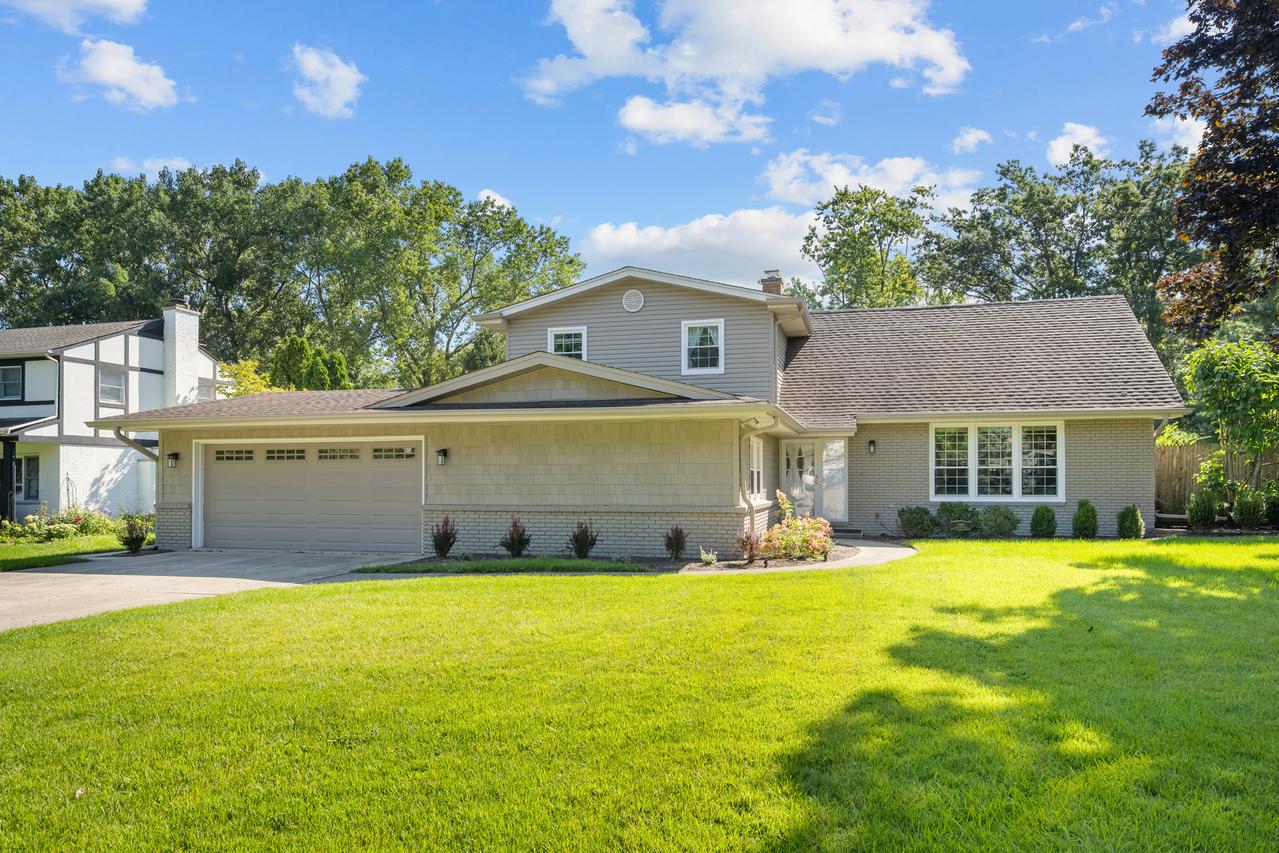 1319 Burr Oak Rd., Lake Forest, IL 60045