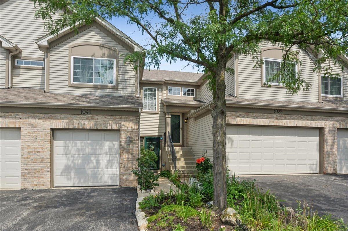 1041 Parkhill Cir., Aurora, IL 60502