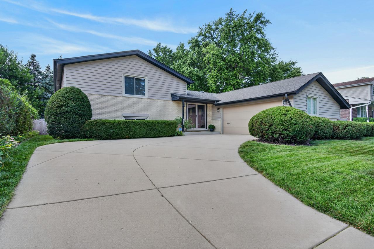 [Address Hidden by Seller], Arlington Heights, IL 60004