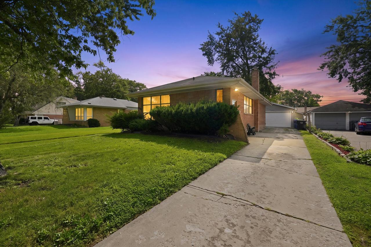 15577 Rose Dr., South Holland, IL 60473