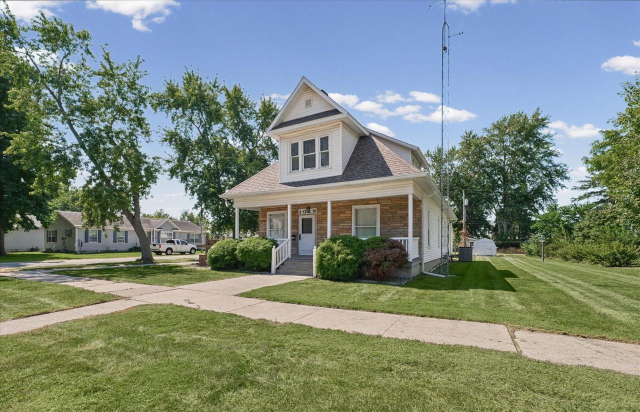 102 N Walnut St., Villa Grove, IL 61956