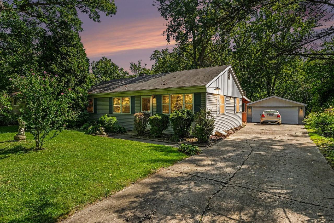 23914 S Cretewood Ln., Crete, IL 60417