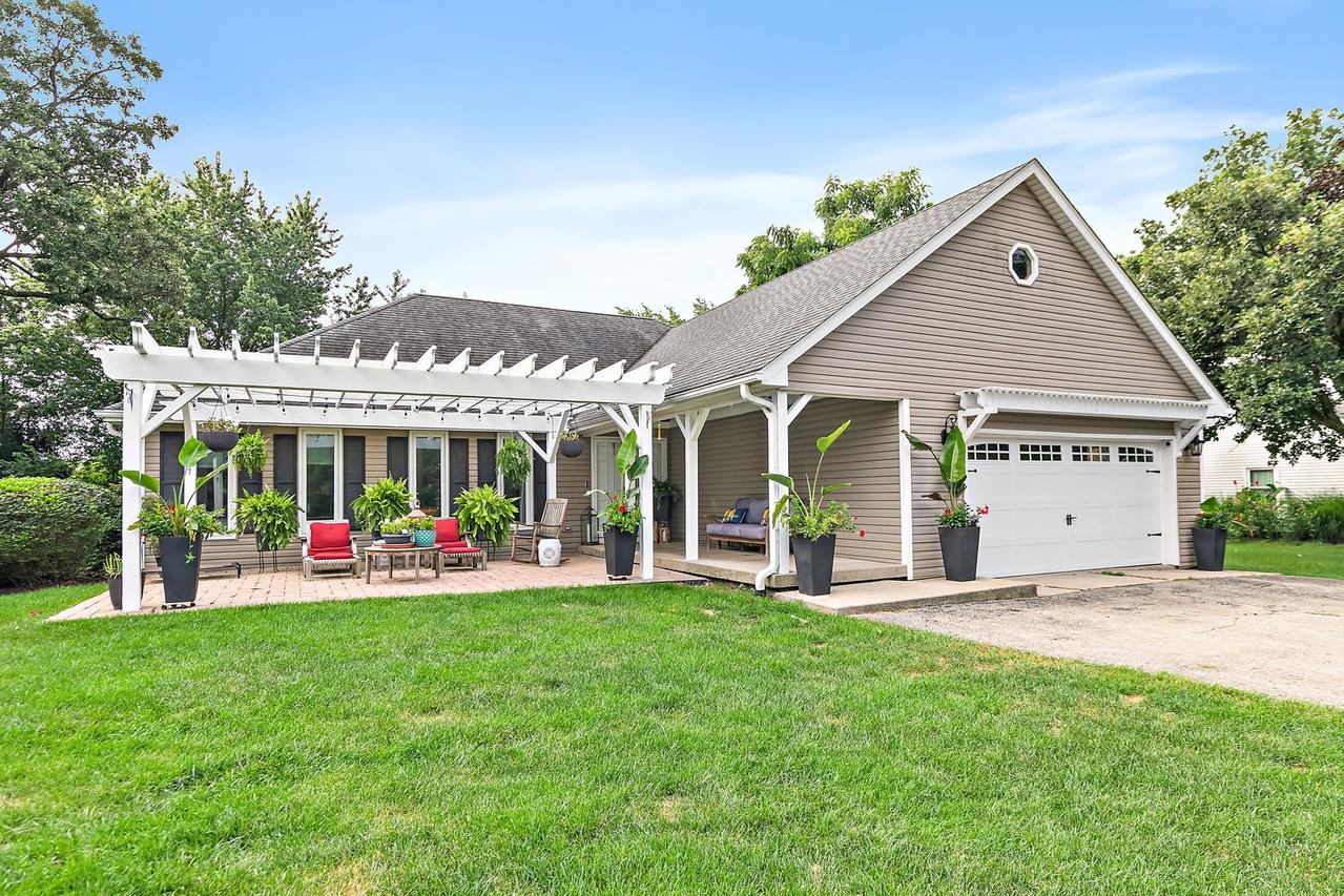 40W719 Longshadow Ln., Campton Hills, IL 60175