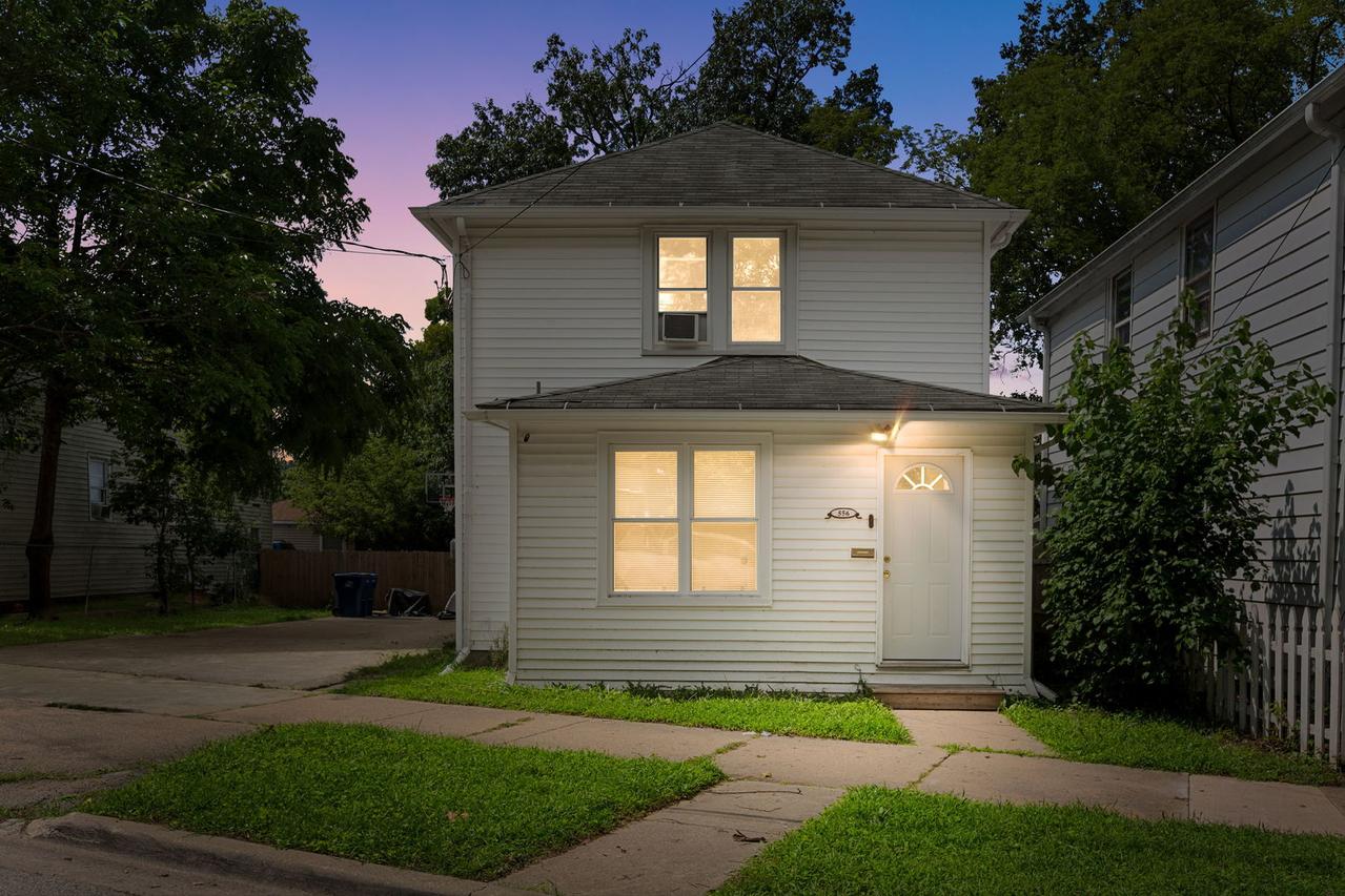556 Caroline Pl., Waukegan, IL 60085