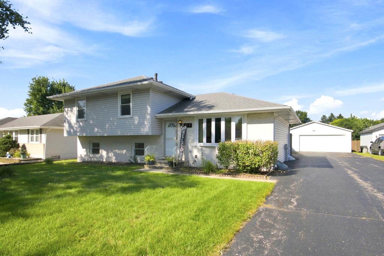 1713 Bataan St., Joliet, IL 60435