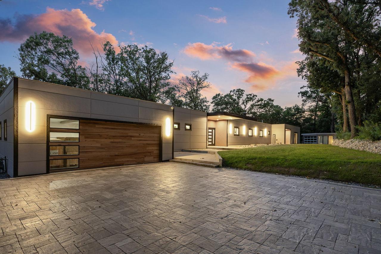 12604 S Pawnee Rd., Palos Park, IL 60464