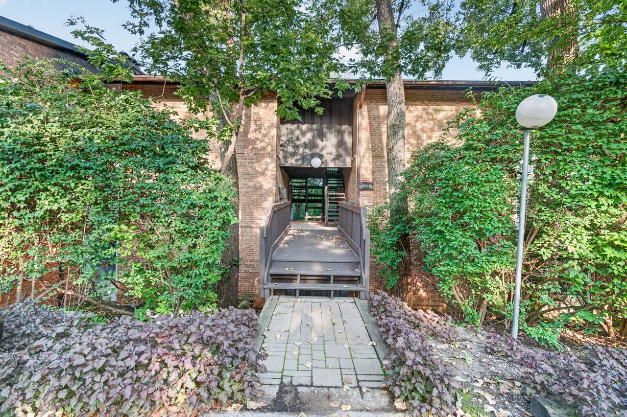 5515 E Lake Dr. #93-F, Lisle, IL 60532