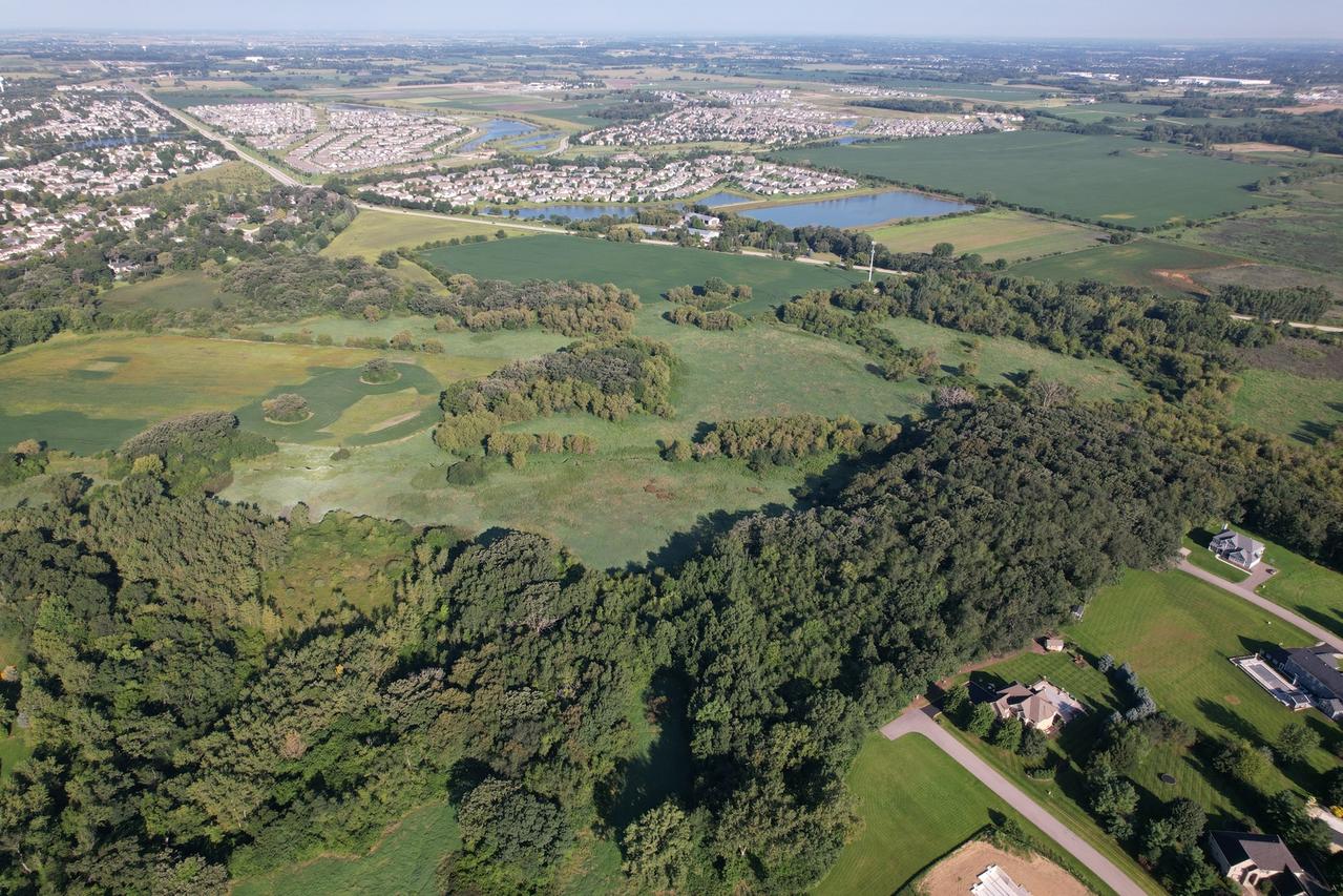 Prairie Hill Cir., Hampshire, IL 60140