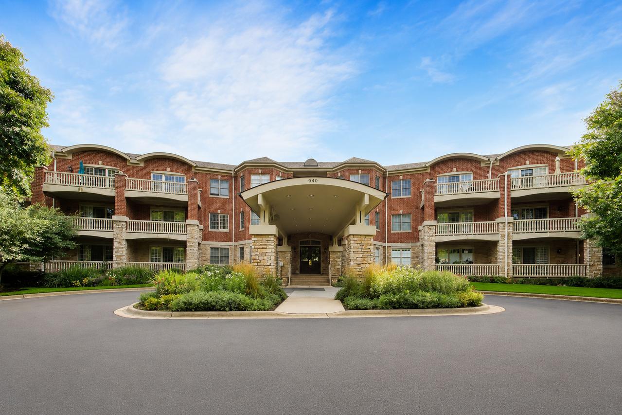 940 Augusta Way #105, Highland Park, IL 60035