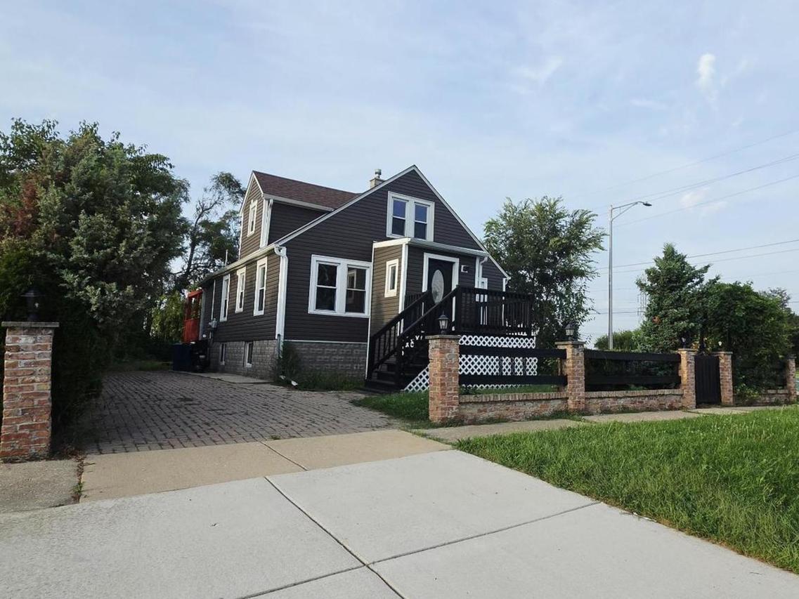 7000 W 71st Pl., Chicago, IL 60638