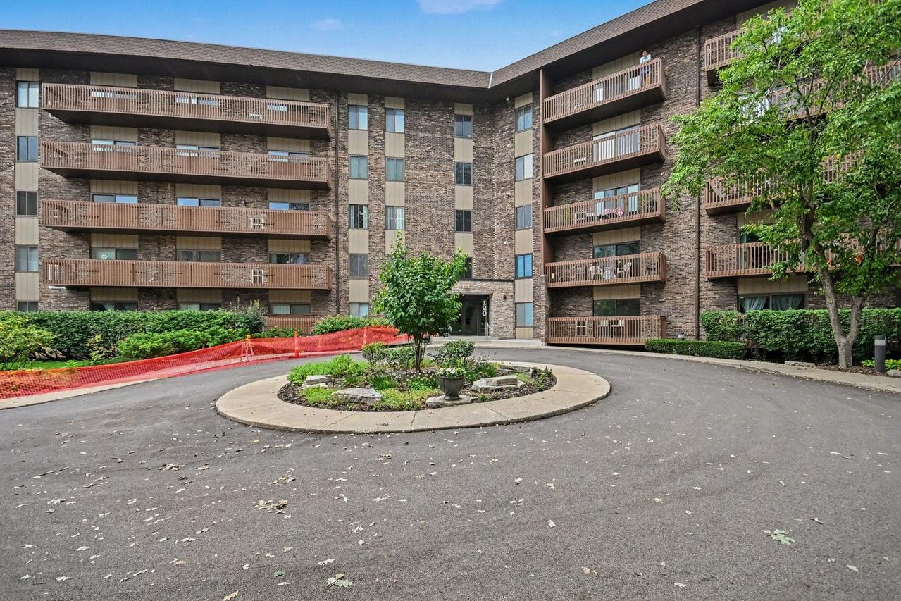 120 Lakeview Dr. #519, Bloomingdale, IL 60108