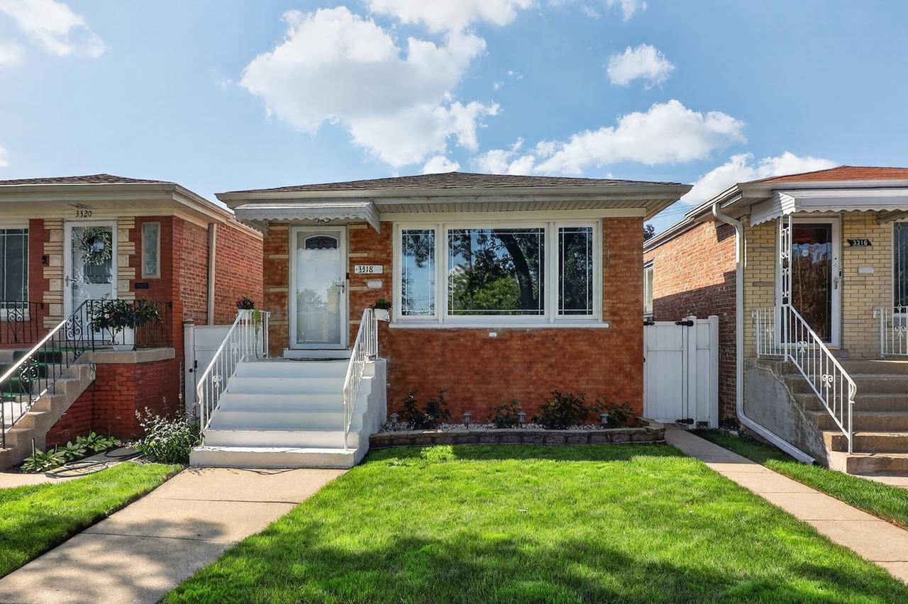 3318 W Columbus Ave., Chicago, IL 60652