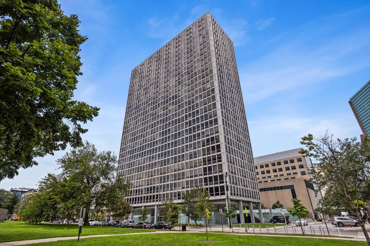 330 W Diversey Pkwy. #705, Chicago, IL 60657