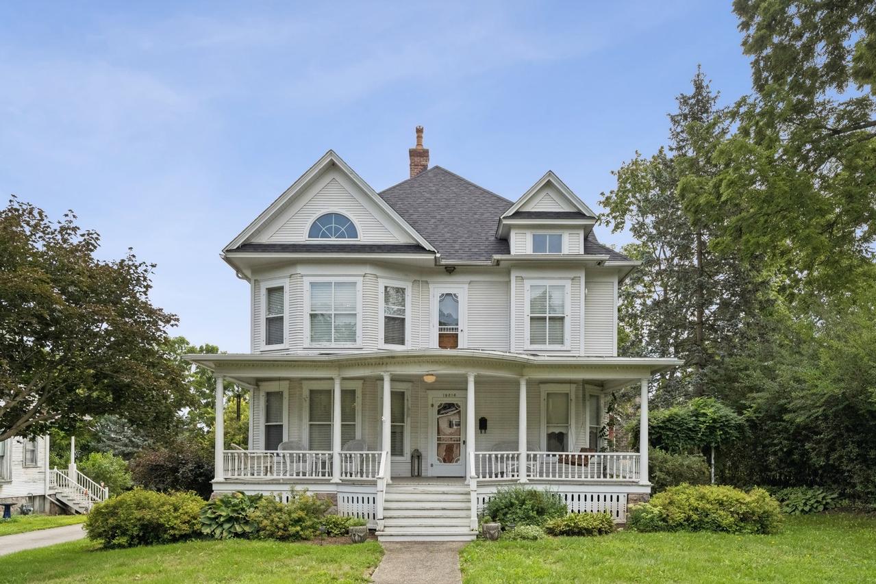 10216 Main St., Hebron, IL 60034