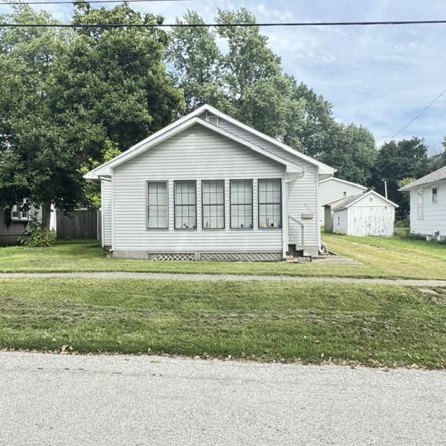 924 N George St., Clinton, IL 61727