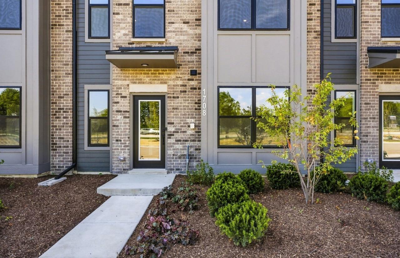 1708 Espacio Dr. #3004, Naperville, IL 60563