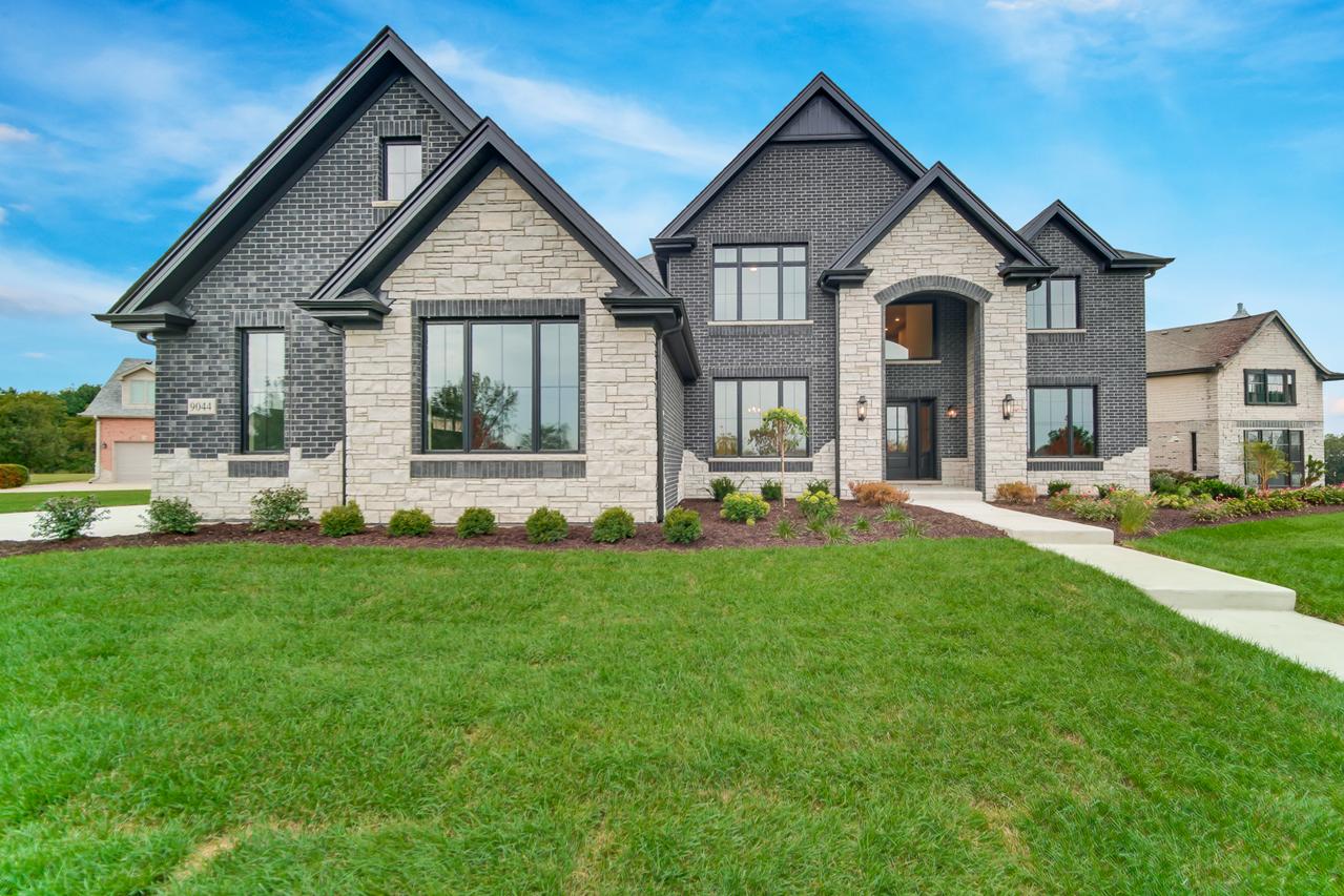 9044 Port Washington Dr., Frankfort, IL 60423