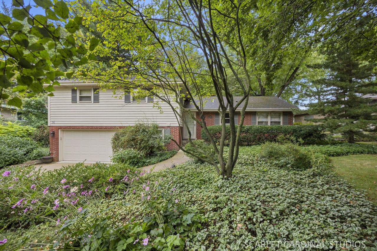 16 Notre Dame Dr., Naperville, IL 60540