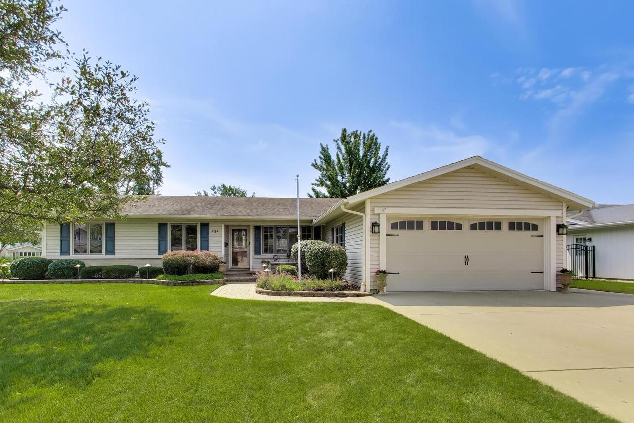 535 N Gateshead, Elk Grove Village, IL 60007