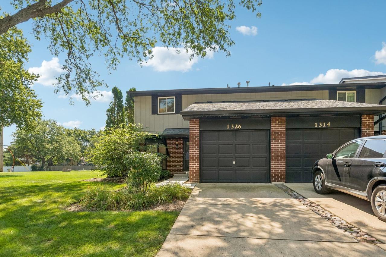 1326 Loughborough Ct., Wheaton, IL 60189