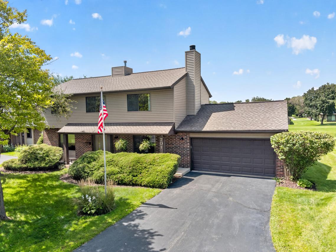 701 Parkview Ct., Roselle, IL 60172