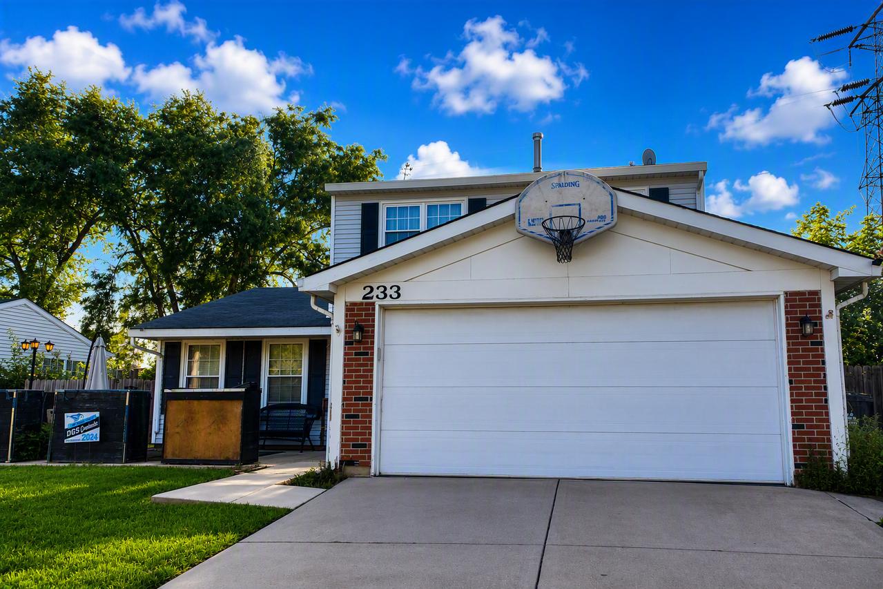 233 Yellow Pine Dr., Bolingbrook, IL 60440