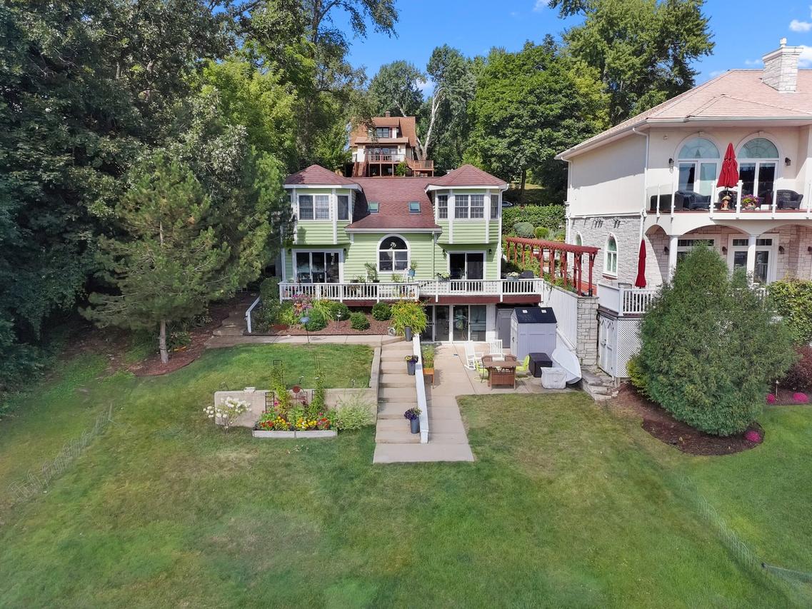5102 W Lake Shore Dr., Wonder Lake, IL 60097