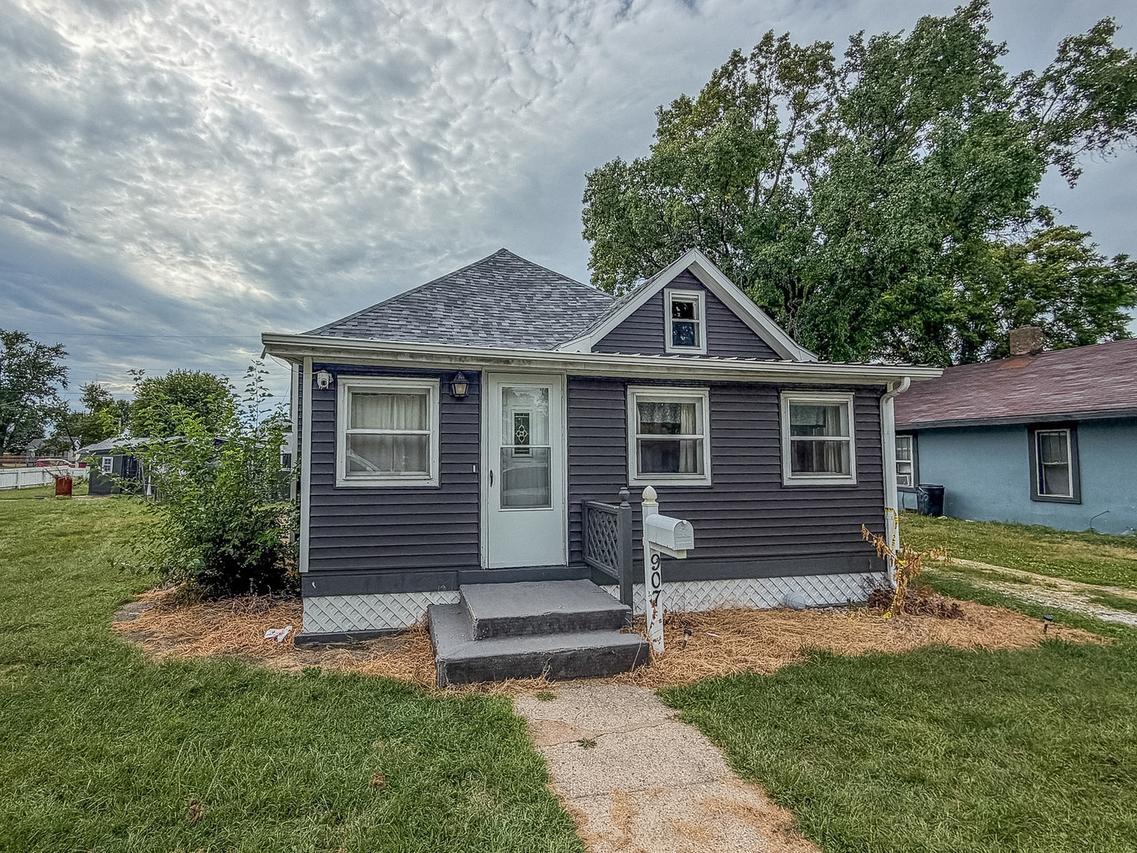 907 Central Ave., Tilton, IL 61833