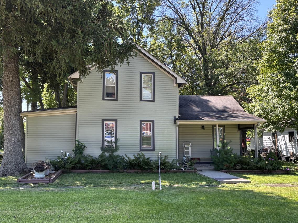 201 W Green St., Roberts, IL 60962