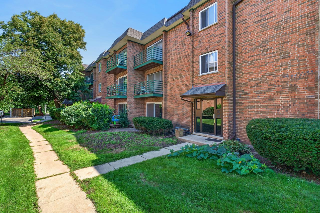 1029 Buccaneer Dr. #1-01, Schaumburg, IL 60173