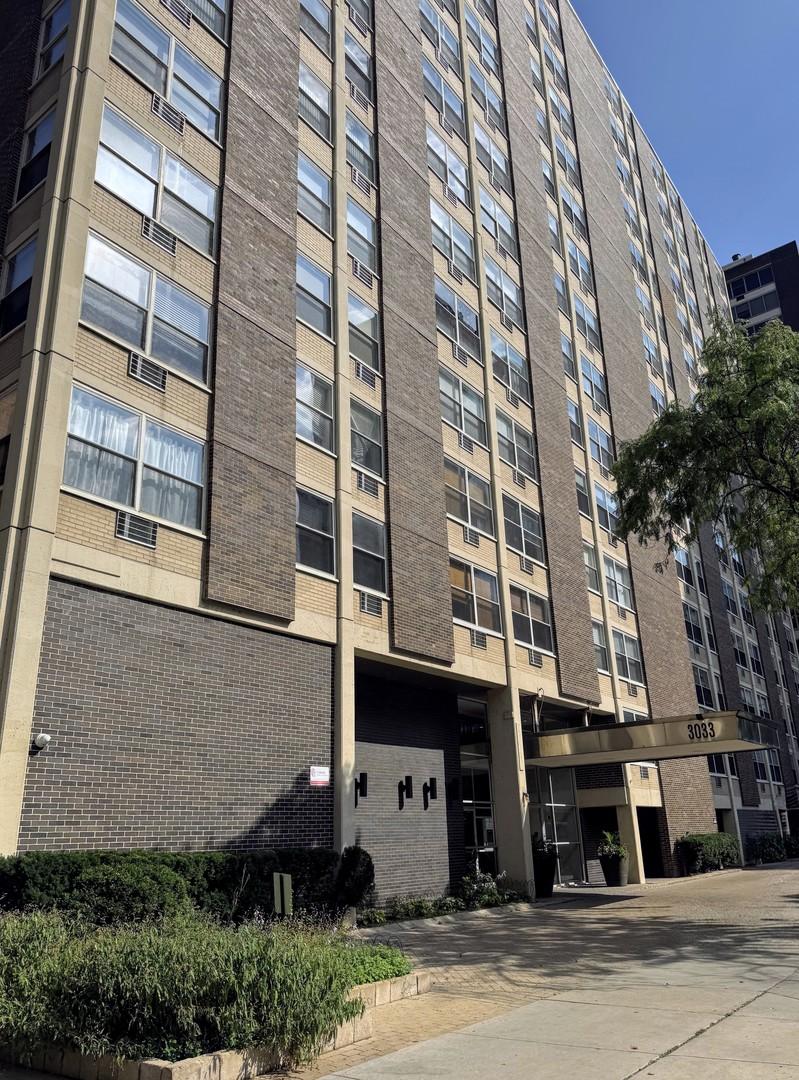 3033 N Sheridan Rd. #903, Chicago, IL 60657