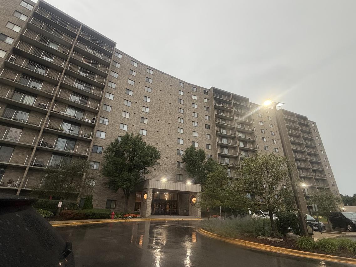 6340 Americana Dr. #620, Willowbrook, IL 60527