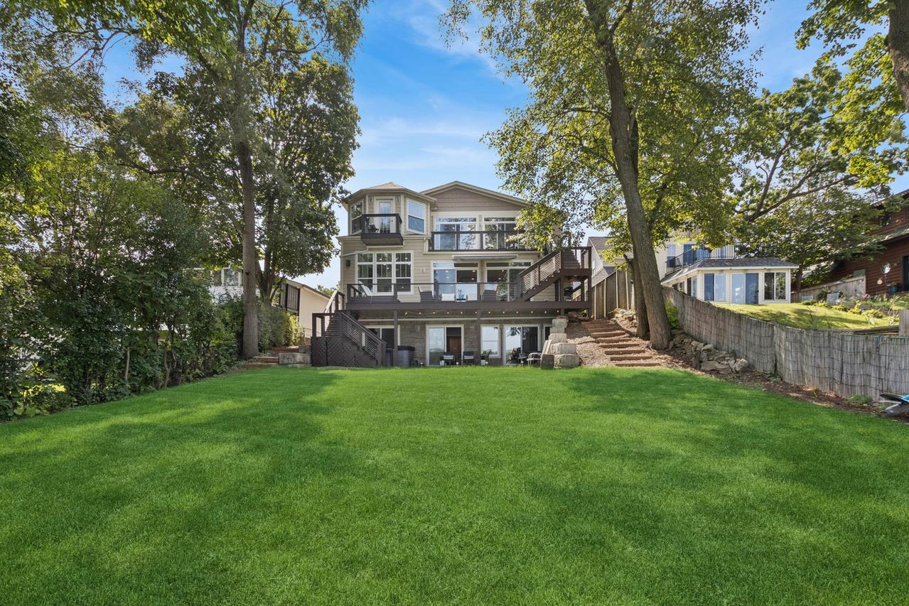19108 W Lake View Ave., Mundelein, IL 60060