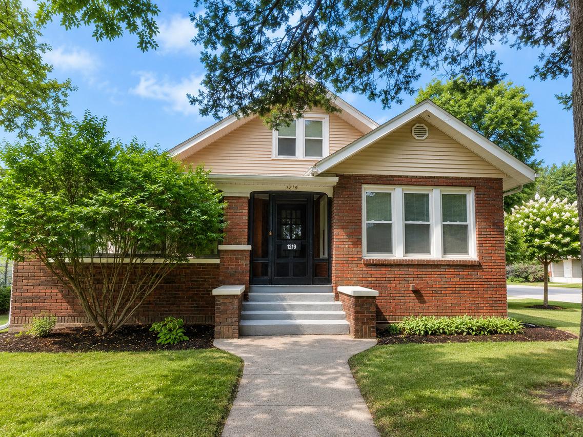 1219 25th Ave., Rock Island, IL 61201