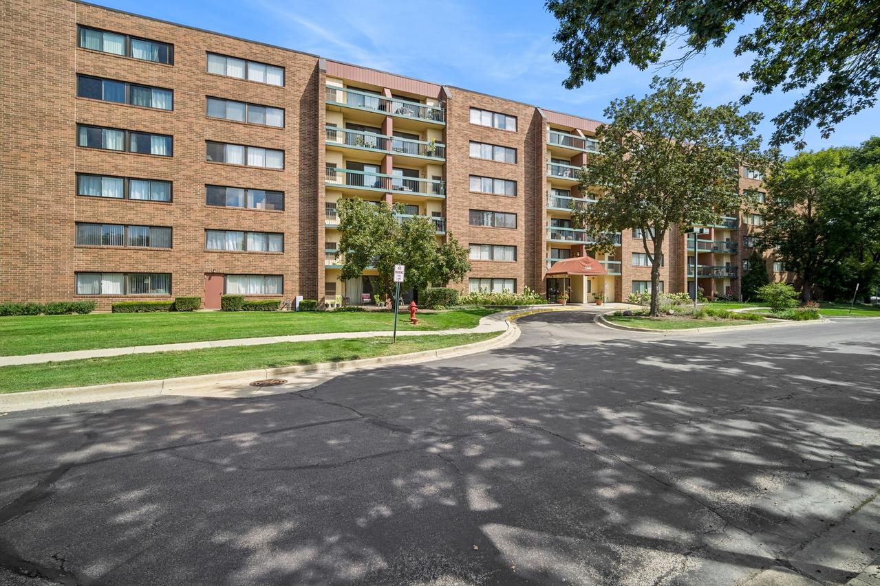 1840 Huntington Blvd. #305, Hoffman Estates, IL 60169