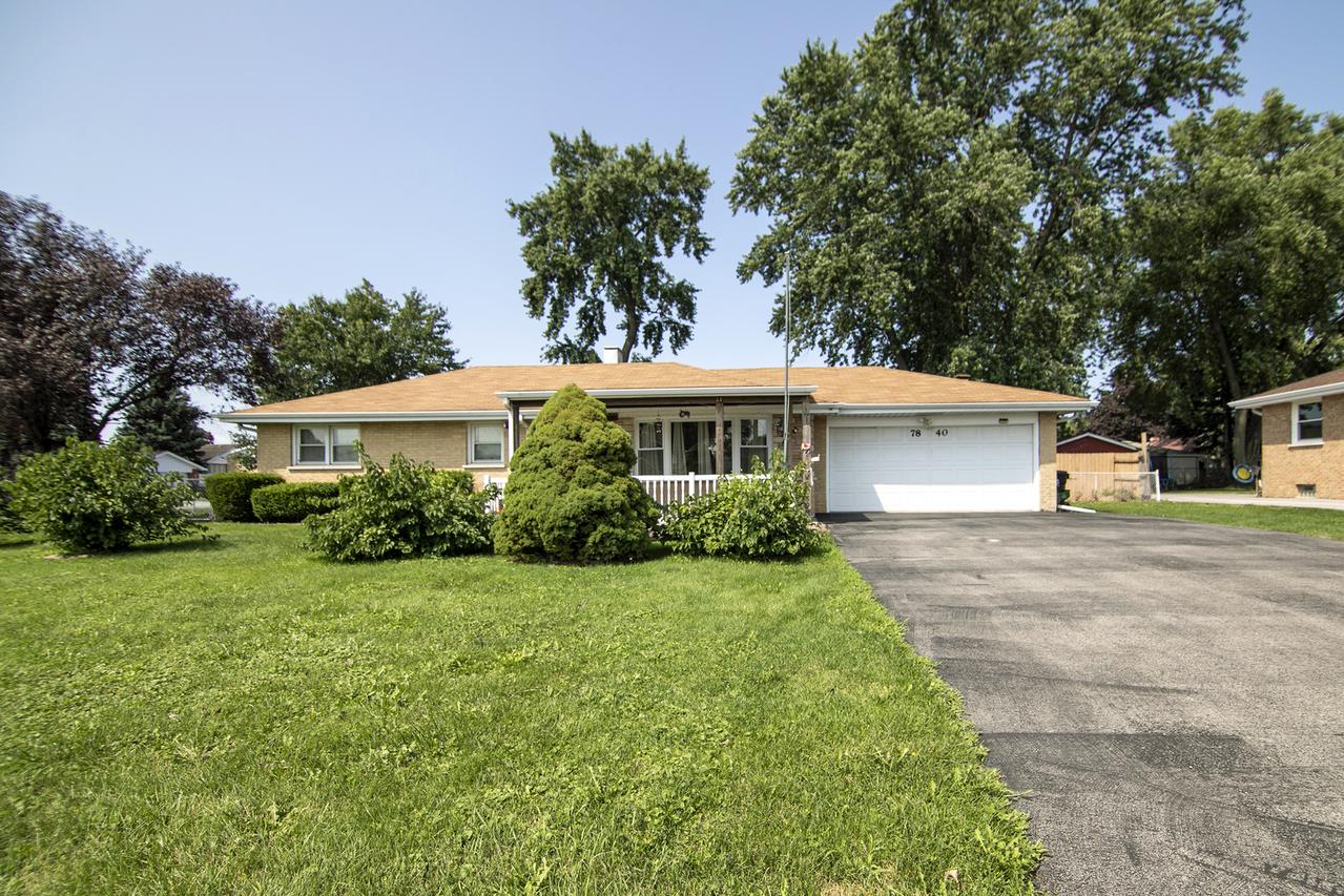 7840 W 76th St., Bridgeview, IL 60455